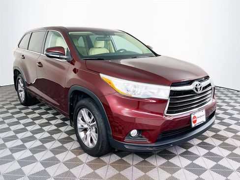 Used 2016 Toyota Highlander Plus image 1