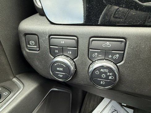 Used 2024 GMC Sierra 2500 SLE w/ SLE Convenience Package image 23