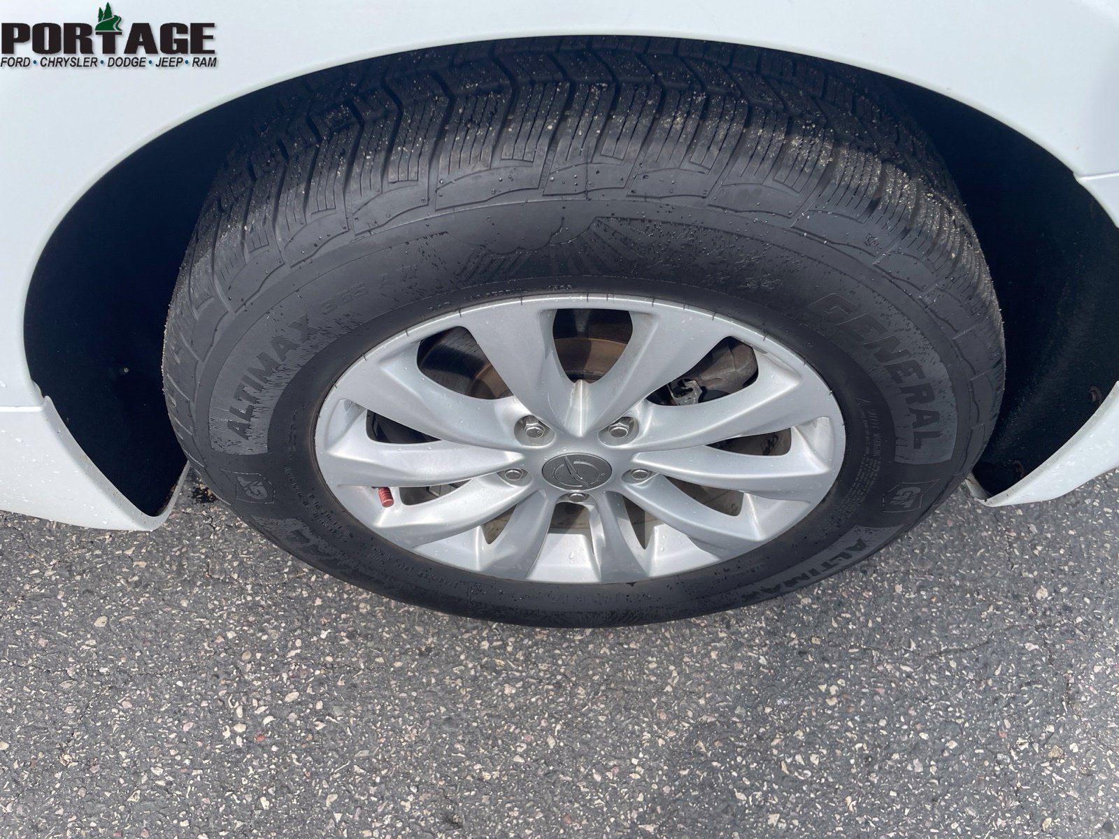 Used 2017 Chrysler Pacifica Touring-L FWD image 10