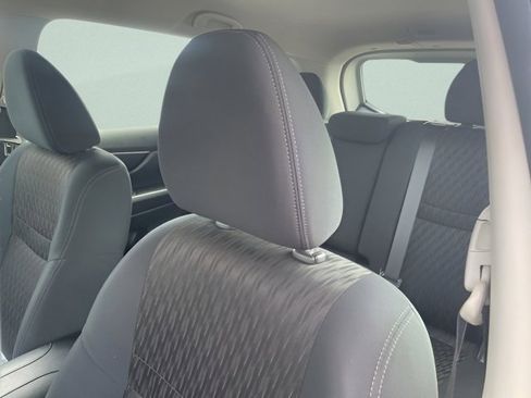 Used 2018 Nissan Rogue S image 17