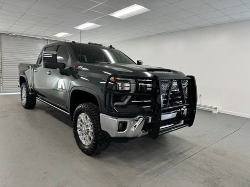 Used 2025 Chevrolet Silverado 2500 LTZ w/ LTZ Premium Package image 3