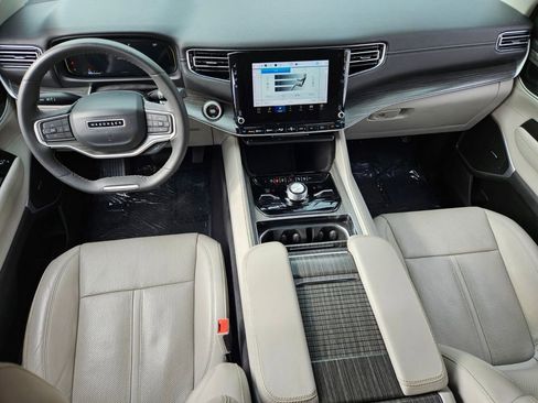 Used 2023 Jeep Wagoneer Series III w/ Preferred Equipment Group image 9