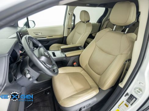 Used 2024 Toyota Sienna Limited AWD/4WD image 23