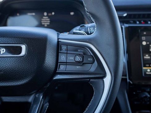 Used 2023 Jeep Grand Cherokee Laredo image 36