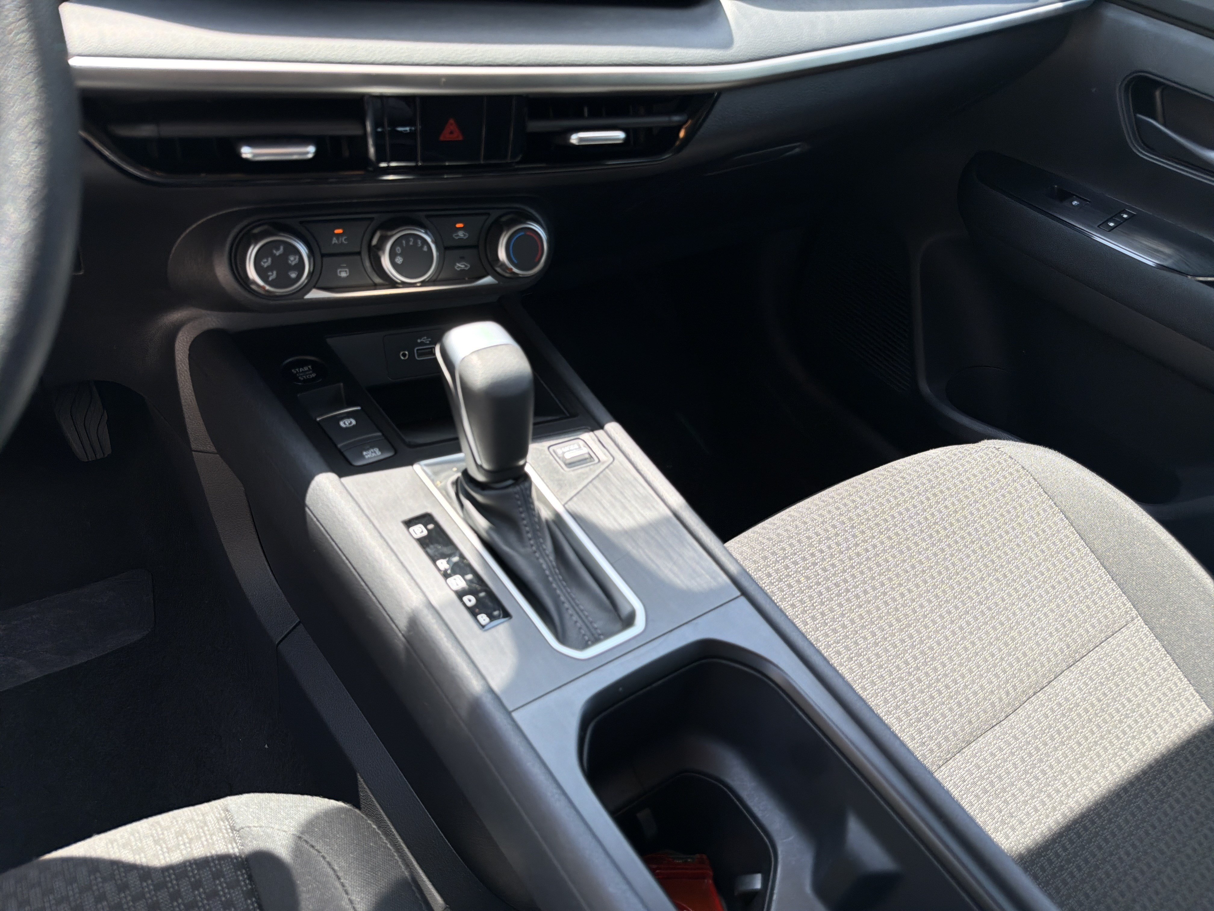 Used 2025 Nissan Kicks S AWD/4WD image 30