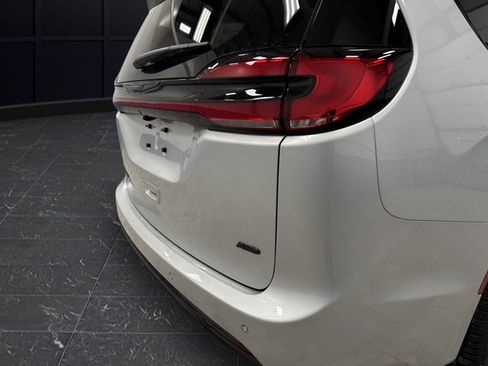 New 2026 Chrysler Pacifica Select w/ S Appearance Package AWD/4WD image 33
