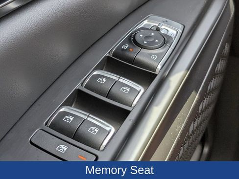 Used 2025 Kia Carnival SX w/ SX Dark Edition Package FWD image 26