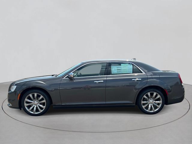 Used 2020 Chrysler 300 Touring w/ Chrome Appearance Package RWD image 2