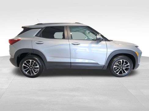 Used 2025 Chevrolet TrailBlazer LT FWD image 5