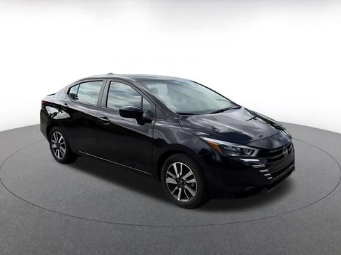 Used 2025 Nissan Versa SV FWD image 2