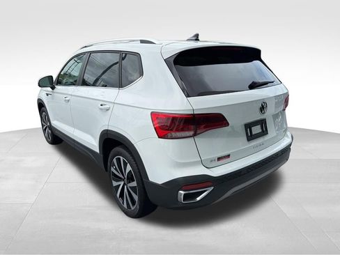 Used 2022 Volkswagen Taos SE FWD image 8