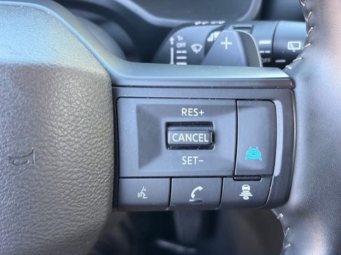 Certified 2025 Nissan Rogue SV FWD image 27