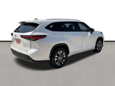Used 2021 Toyota Highlander XLE FWD image 5