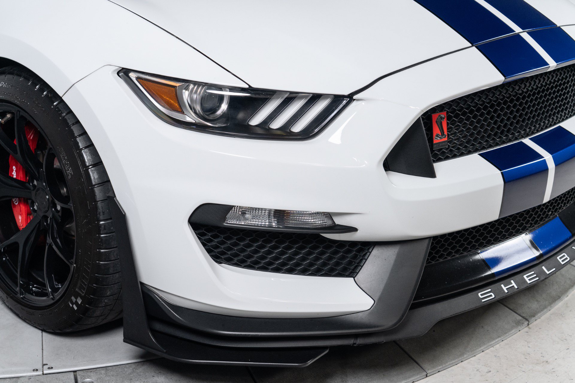 Used 2016 Ford Mustang Shelby GT350 w/ Technology Package RWD image 31