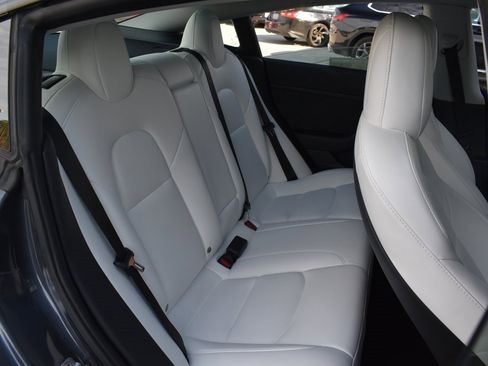 Used 2022 Tesla Model 3 Standard Range image 14