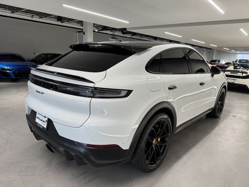 Used 2024 Porsche Cayenne Turbo GT AWD/4WD image 4