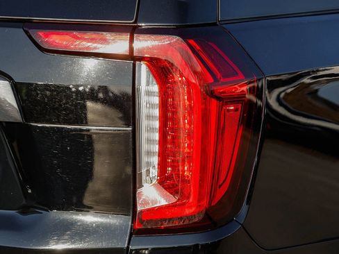 Used 2024 GMC Yukon XL Denali Ultimate image 8