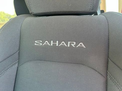 Used 2020 Jeep Wrangler Unlimited Sahara w/ Dual Top Group AWD/4WD image 26