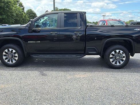 Used 2022 Chevrolet Silverado 2500 Custom w/ Custom Value Package AWD/4WD image 8