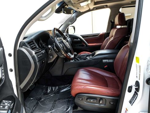 Used 2017 Lexus LX 570 4WD w/ Luxury Package image 4