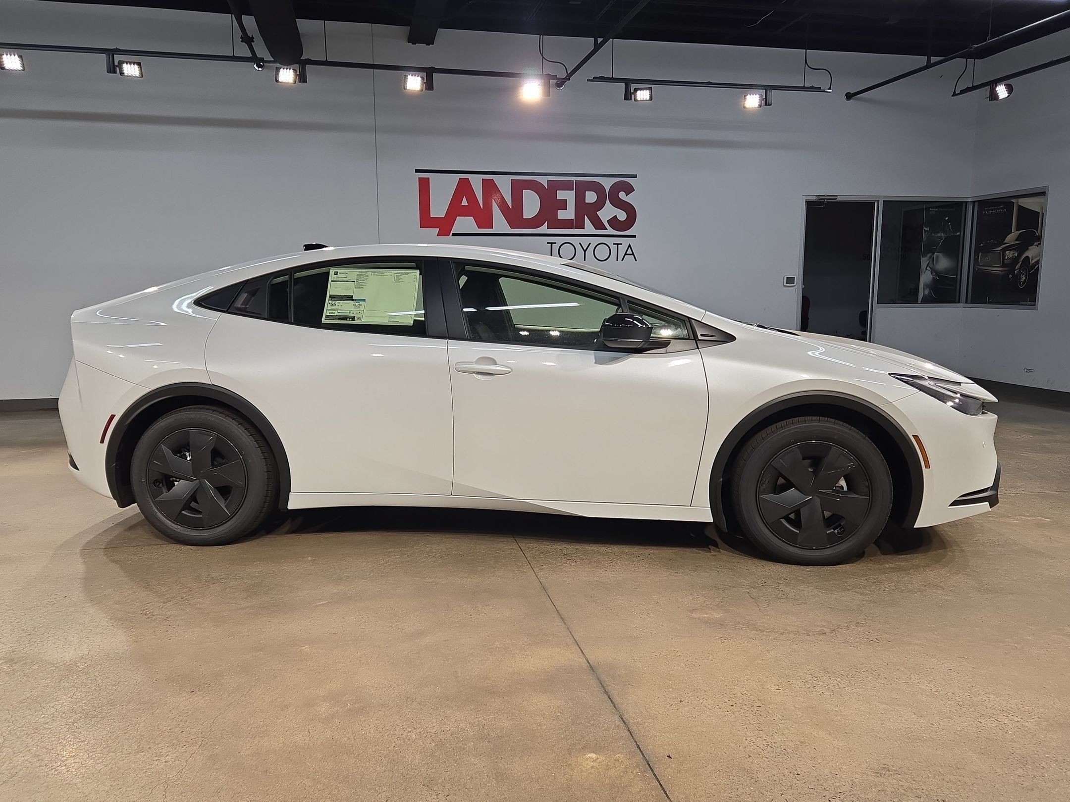 New 2027 Toyota Prius LE FWD image 8