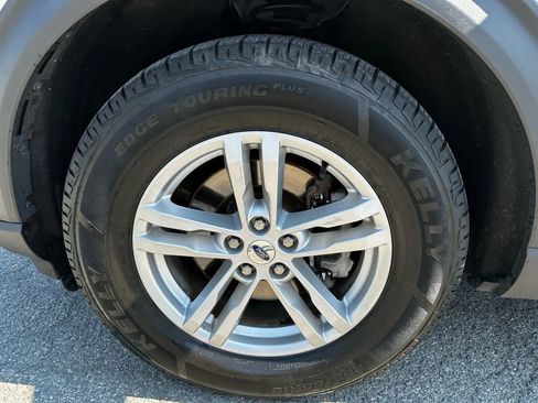 Used 2020 Ford Explorer XLT w/ Comfort Package AWD/4WD image 10