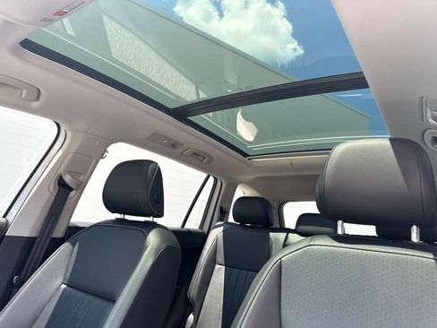 Certified 2022 Volkswagen Tiguan SE w/ Panoramic Sunroof Package FWD image 34