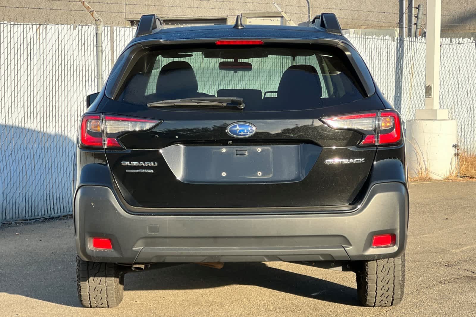Used 2023 Subaru Outback Premium AWD/4WD image 4