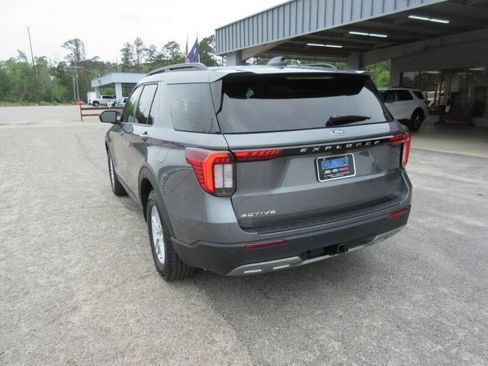 New 2026 Ford Explorer Active RWD image 3