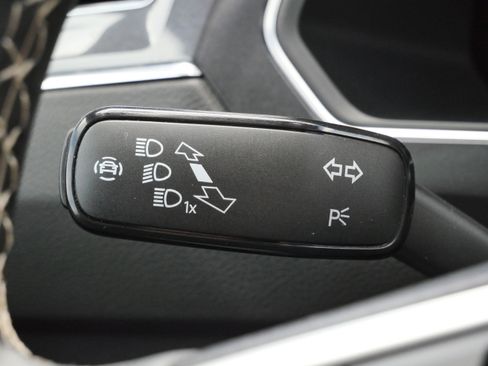 Certified 2023 Volkswagen Tiguan SE R-Line FWD image 33
