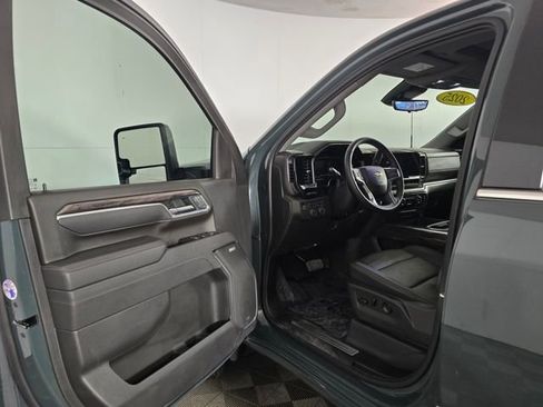 Used 2025 Chevrolet Silverado 3500 LTZ w/ LTZ Premium Package image 9