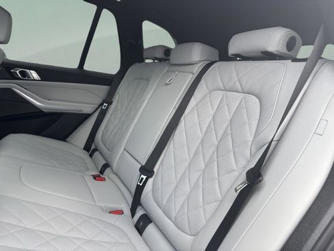 Used 2026 BMW X5 xDrive40i w/ M Sport Package image 29