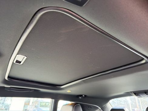 Used 2023 Dodge Challenger SRT Hellcat w/ Driver Convenience Group image 11