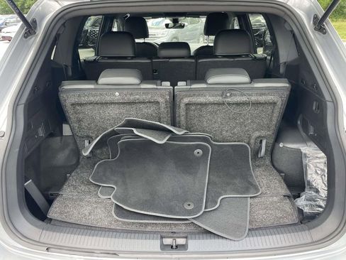 Certified 2023 Volkswagen Tiguan SE R-Line FWD image 9