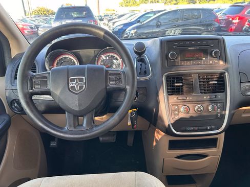 Used 2014 Dodge Grand Caravan American Value Package FWD image 13
