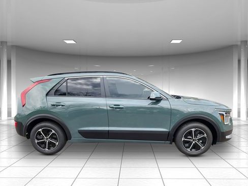 New 2026 Kia Niro EX image 2