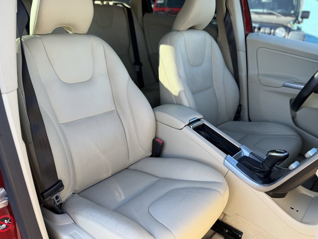 Used 2015 Volvo XC60 T5 AWD/4WD image 9