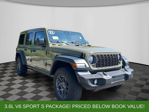 Used 2025 Jeep Wrangler Unlimited Sport AWD/4WD image 7
