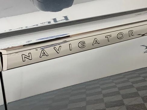 New 2025 Lincoln Navigator L Reserve w/ Jet Appearance Package image 12
