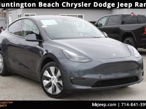 Used 2023 Tesla Model Y Long Range AWD/4WD image 1