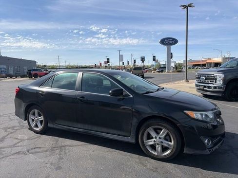 Used 2014 Toyota Camry SE image 3