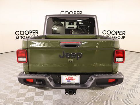 Used 2024 Jeep Gladiator Sport AWD/4WD image 21