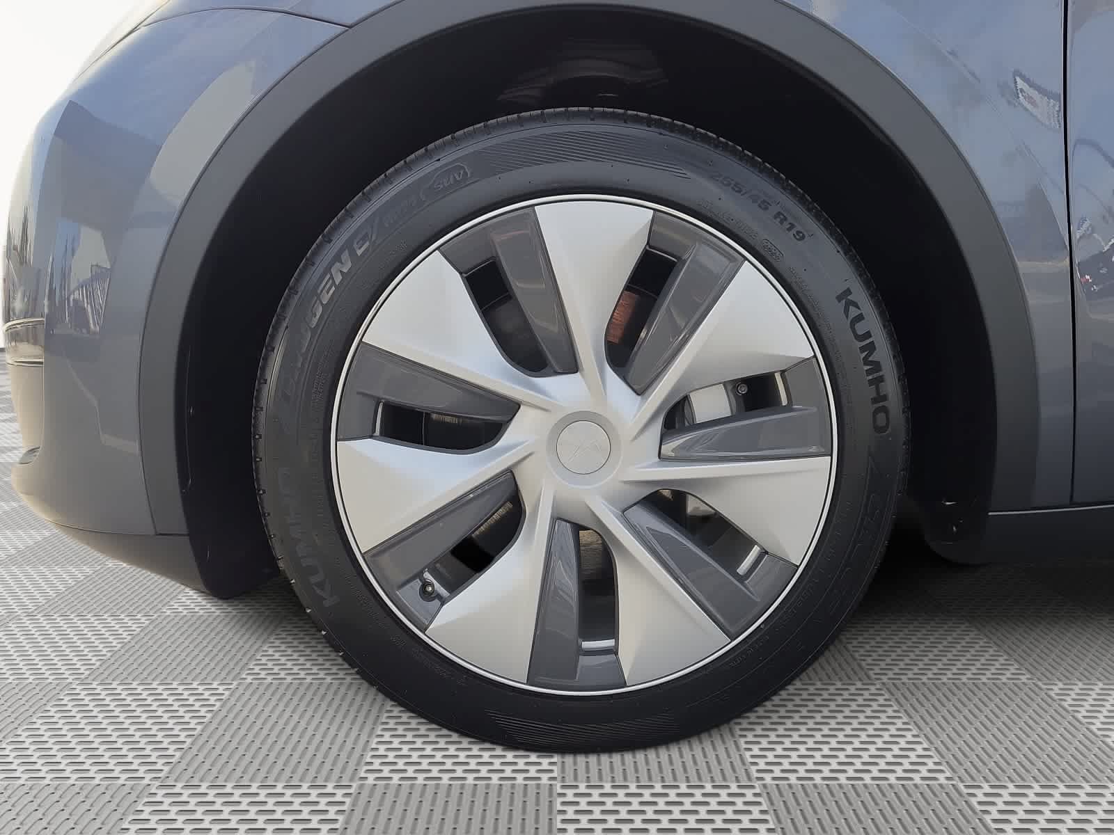 Used 2023 Tesla Model Y 2WD image 14