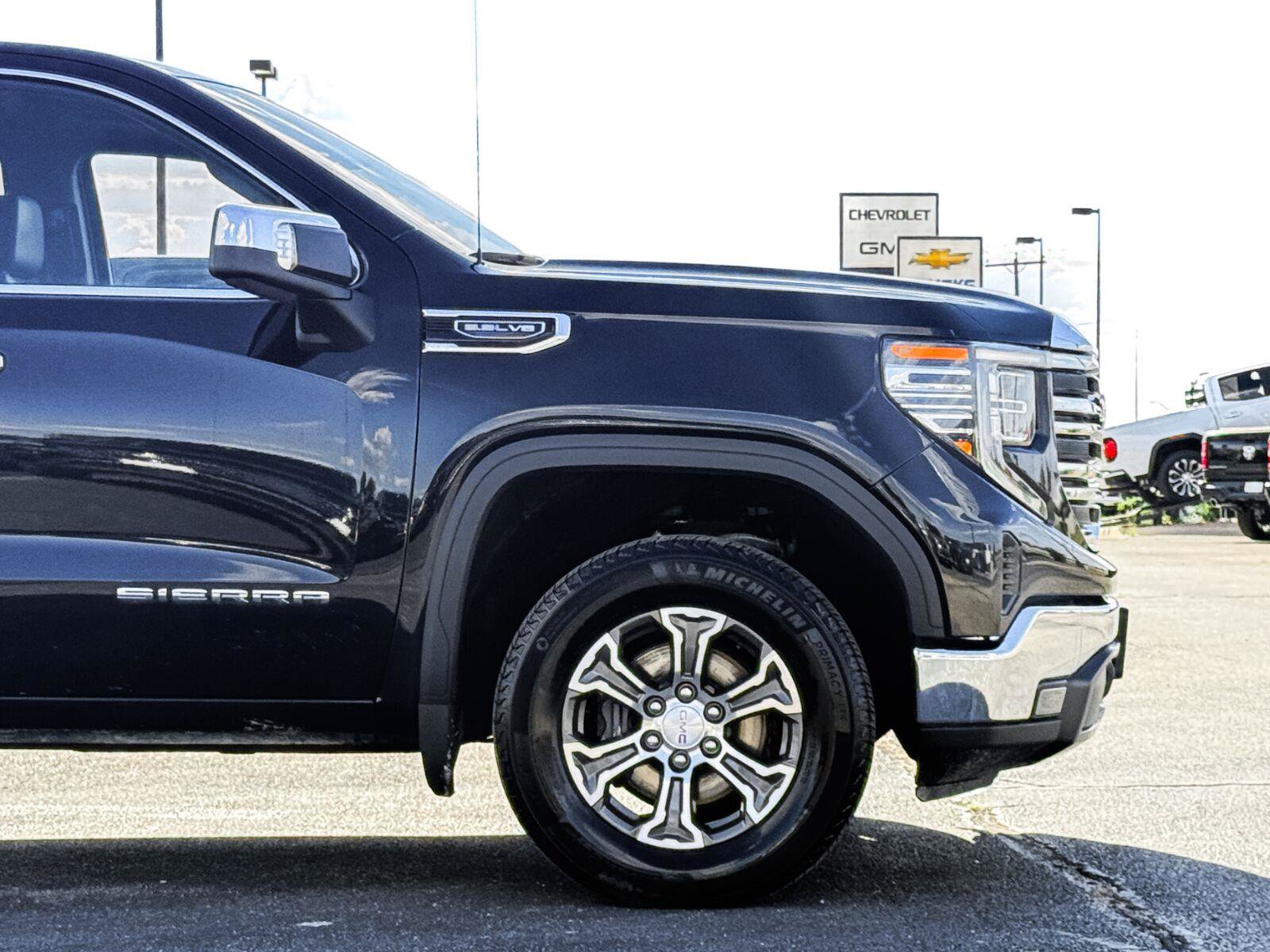 Used 2025 GMC Sierra 1500 SLT AWD/4WD image 8