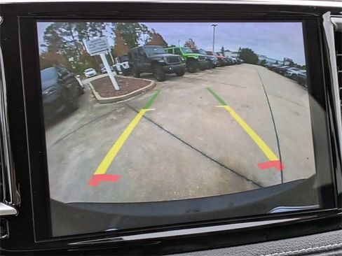 Used 2024 Chrysler Pacifica Select image 25