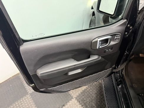 Used 2023 Jeep Wrangler Unlimited Sahara w/ Cold Weather Group image 27