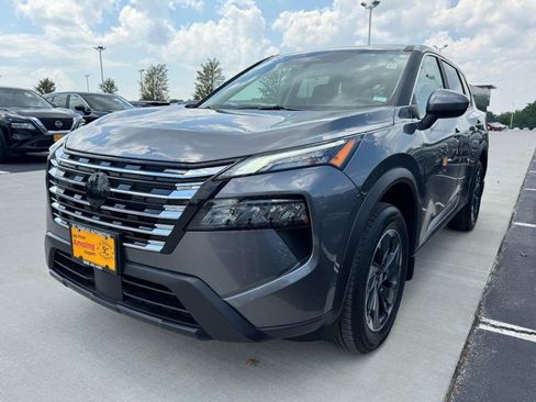 Used 2025 Nissan Rogue SV image 8