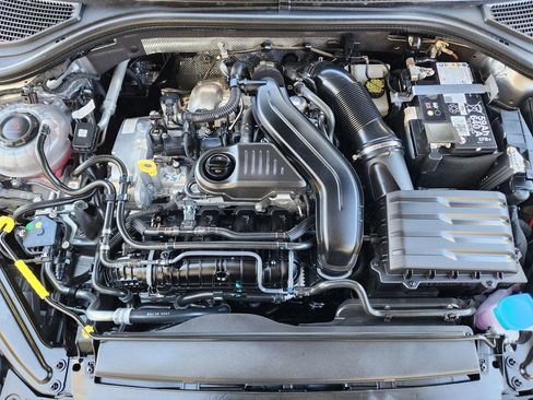 Certified 2025 Volkswagen Jetta SE w/ Sunroof Package image 16