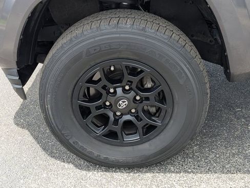 Used 2021 Toyota Tacoma SR5 RWD image 11