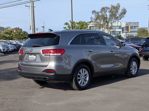 Used 2018 Kia Sorento FWD image 10